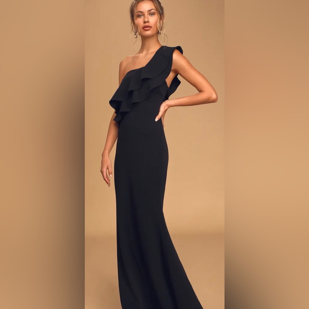 Lulu's Black One-Shoulder Maxi Dress